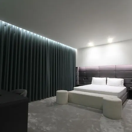 Hotel Albes Fier